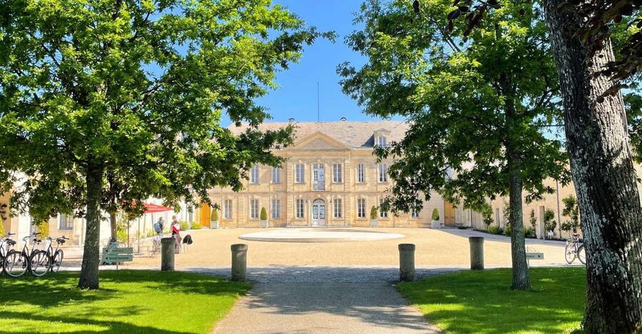 Bordeaux: Médoc & St-Emilion Wine 3 châteaux with lunch - Why pairing Médoc with Saint-Émilion works