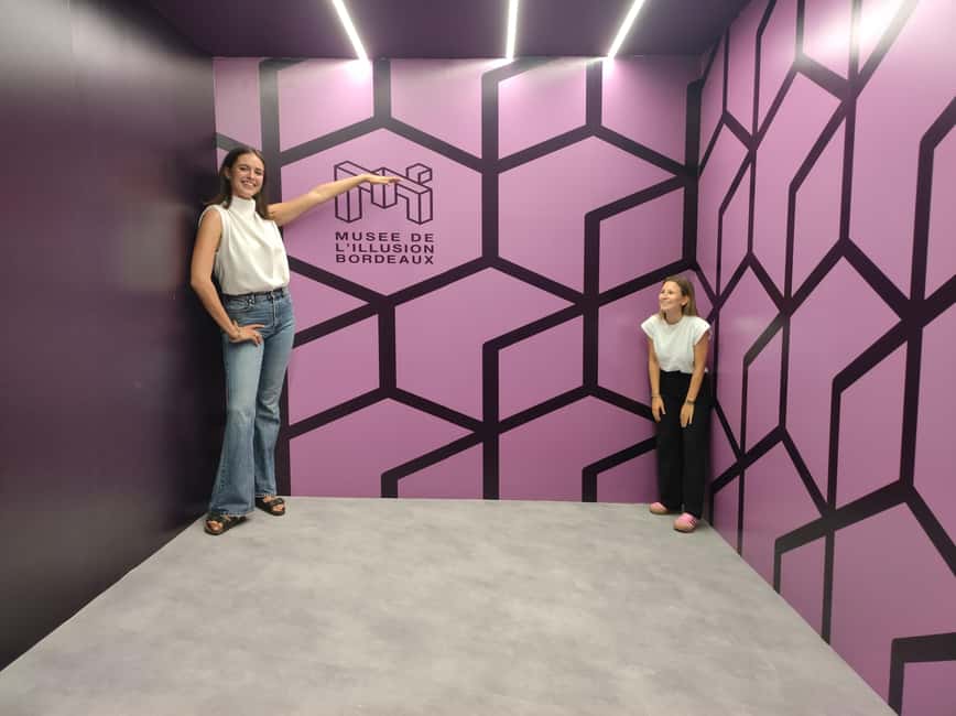 Bordeaux: Museum of Illusions Entry Ticket - The First Rooms: Learning to Distrust Your Eyes