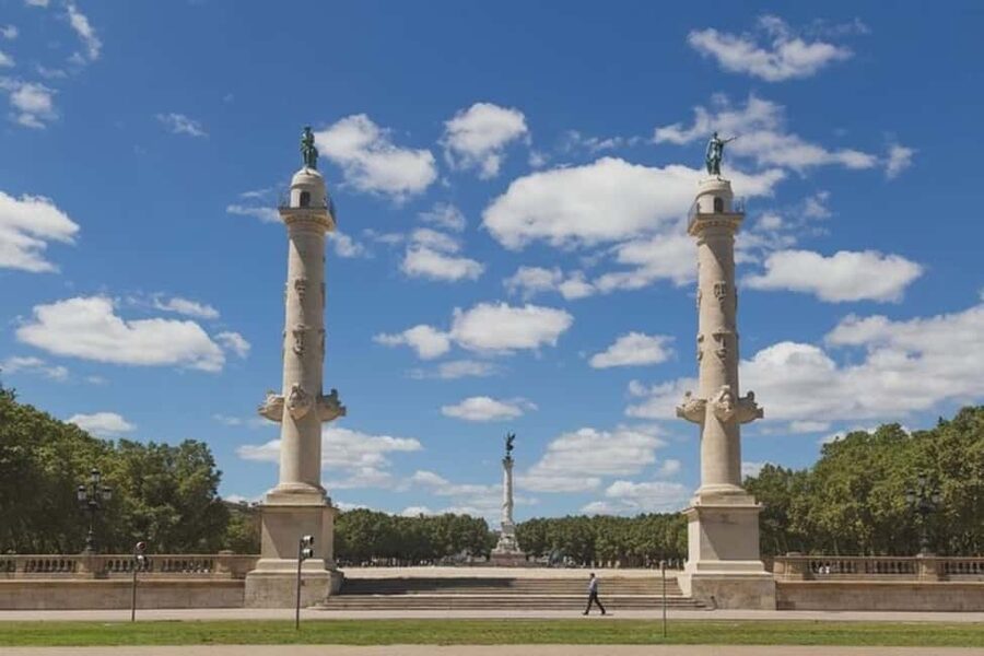 Bordeaux : Must-See Attractions Walking Tour - Starting beside the Miroir d’eau
