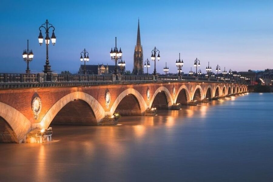 Bordeaux : Must-See Attractions Walking Tour - Place du Palais and Saint-Pierre