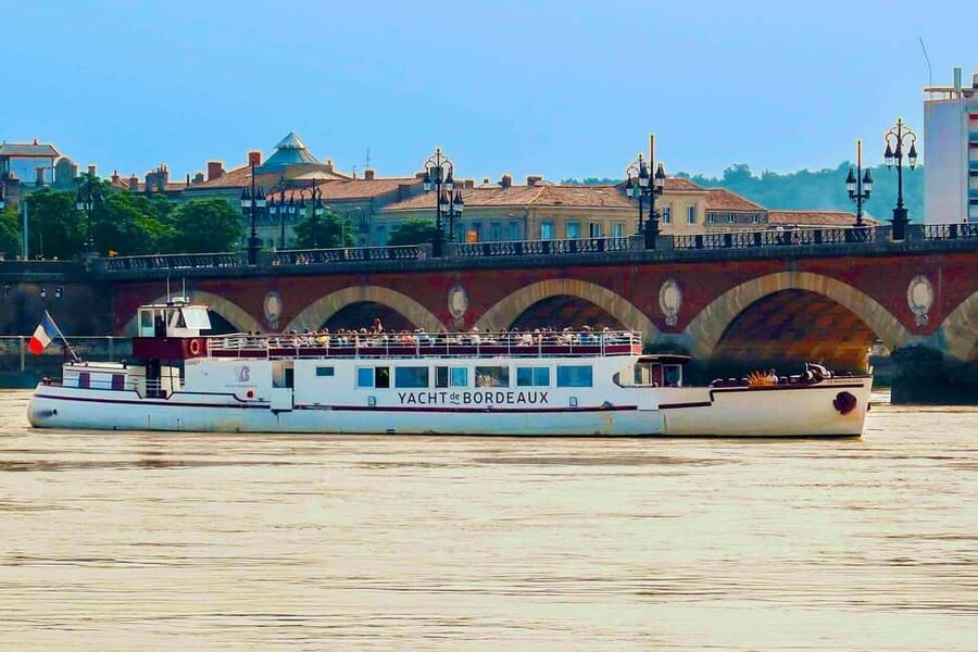 Bordeaux: River Garonne Cruise with Glass of Wine and Canelé - Starting at Ponton d’Honneur