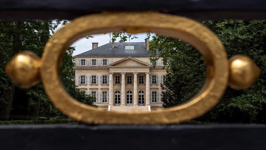 Bordeaux: Saint-Emilion and Medoc Full-Day Wine Experience - Château Margaux from the roadside
