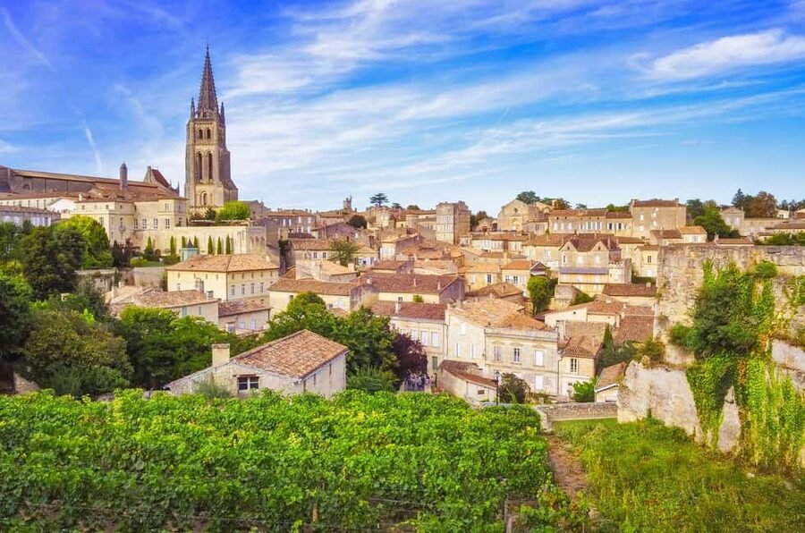 Bordeaux: Saint-Emilion and Medoc Full-Day Wine Experience - Saint-Émilion first: stone lanes before the wine tasting