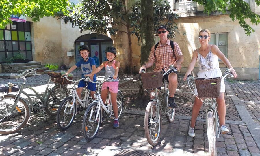 Bordeaux: Top Landmarks & Historic Bike Tour - Parc des Angéliques, Darwin, and the right bank