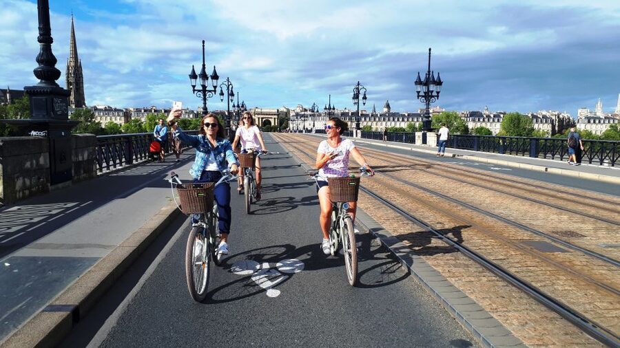 Bordeaux: Top Landmarks & Historic Bike Tour - Quinconces and the Golden Triangle