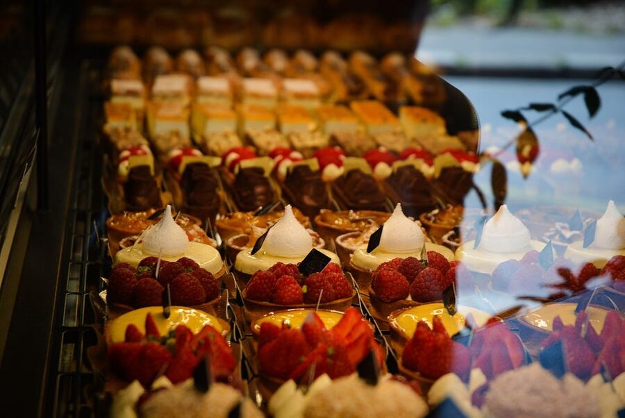 Bordeaux: Walking Tour of the City's Best Bakeries - From famous monuments to quieter streets