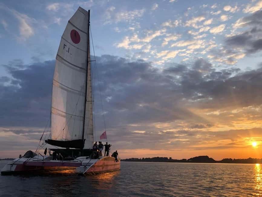 Brittany: Glénan Archipelago Sailing Day - Setting out on a maxi catamaran