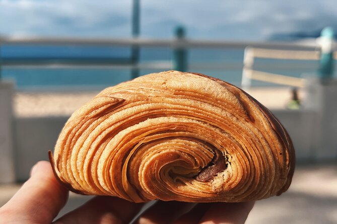 Cannes Ooh La La Croissant Tasting Tour - What the guide adds to the experience