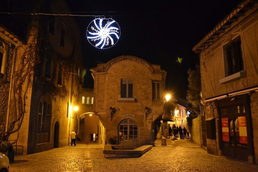 Carcassonne: Private Guided Tour of the Medieval Fortress - Two hours through the medieval Cité