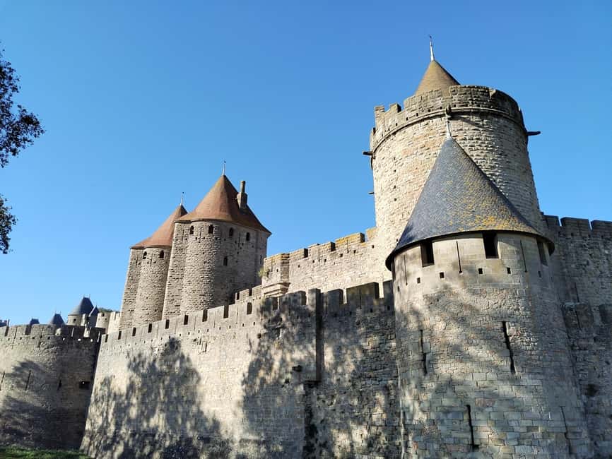 Carcassonne: Private Guided Tour of the Medieval Fortress - Adding the Château Comtal and ramparts
