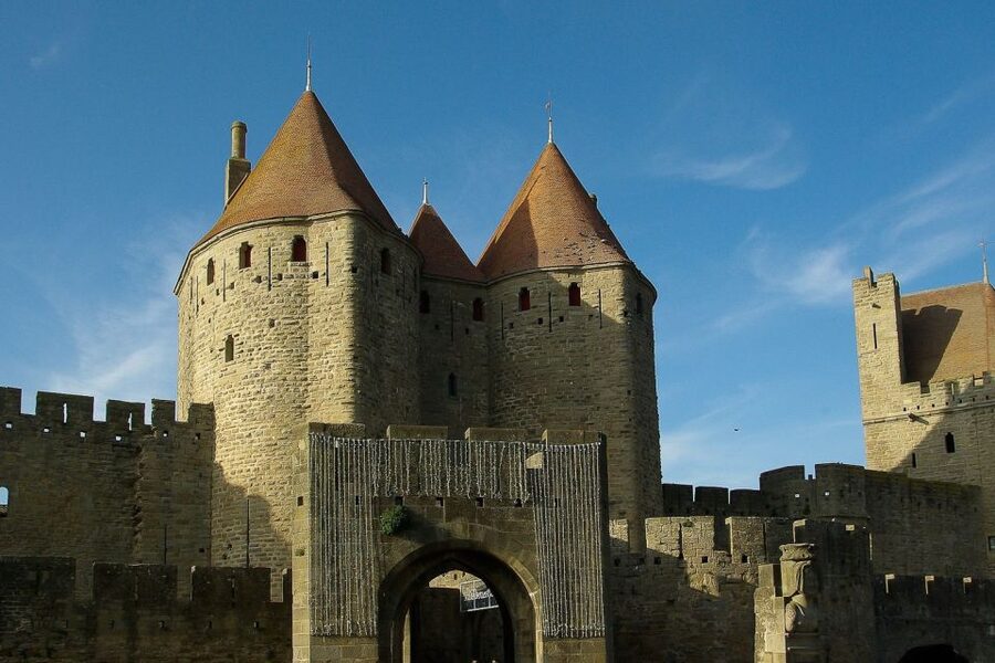 Carcassonne: Private Guided Tour of the Medieval Fortress - Guides who make the stonework readable