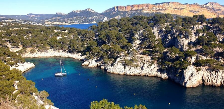 Cassis: 3 Calanques Half-Day Hiking Tour with Swimming - Who should book this 4-hour route