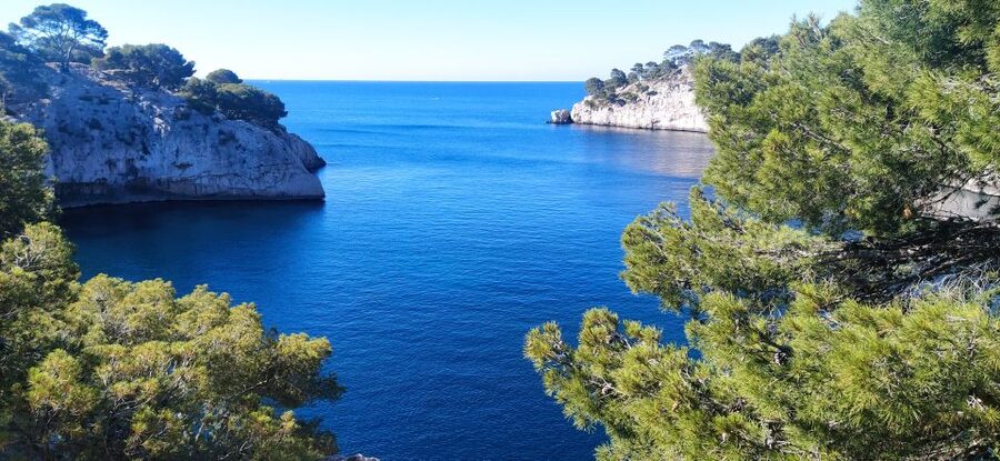 Cassis: 3 Calanques Half-Day Hiking Tour with Swimming - En-Vau viewpoint: the grand finale above the beach