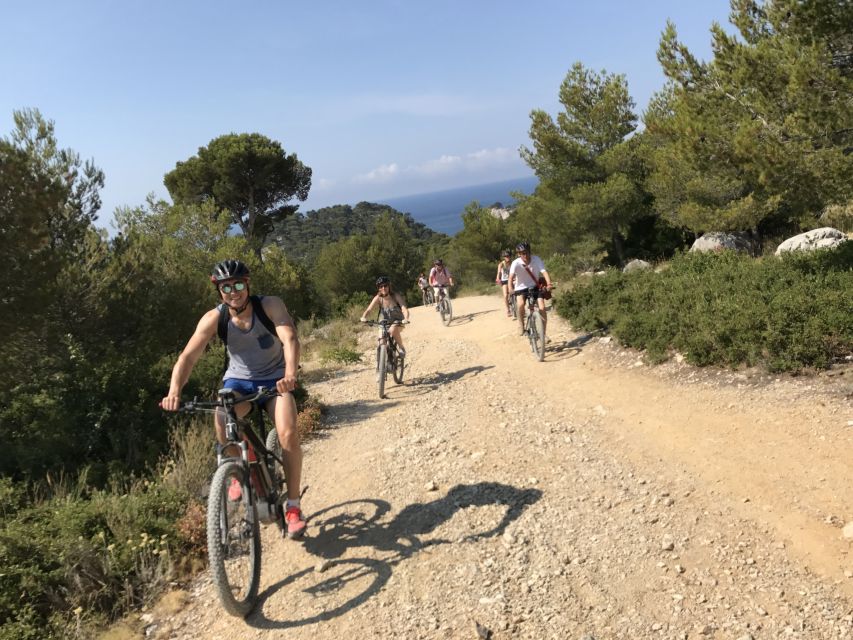 Cassis: Calanques and Viewpoints Tour by Mountain E-Bike - Returning through Cassis village