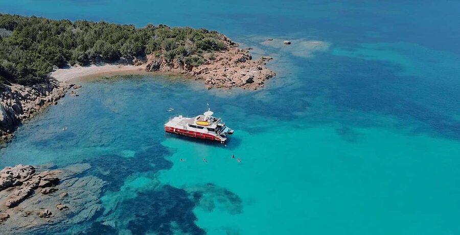 Catamaran cruise to the Lavezzi Islands - The best parts of the day at a glance