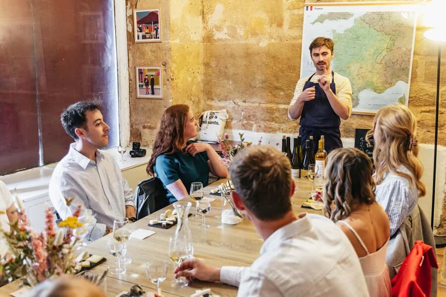 Cheese & Wine Tasting in Montmartre with Local Cheesemonger - Practical tips for a better afternoon