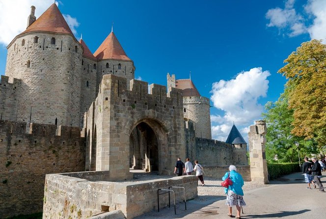 Cité de Carcassonne Guided Walking tour. Private tour. - Walking through the fortified Cité