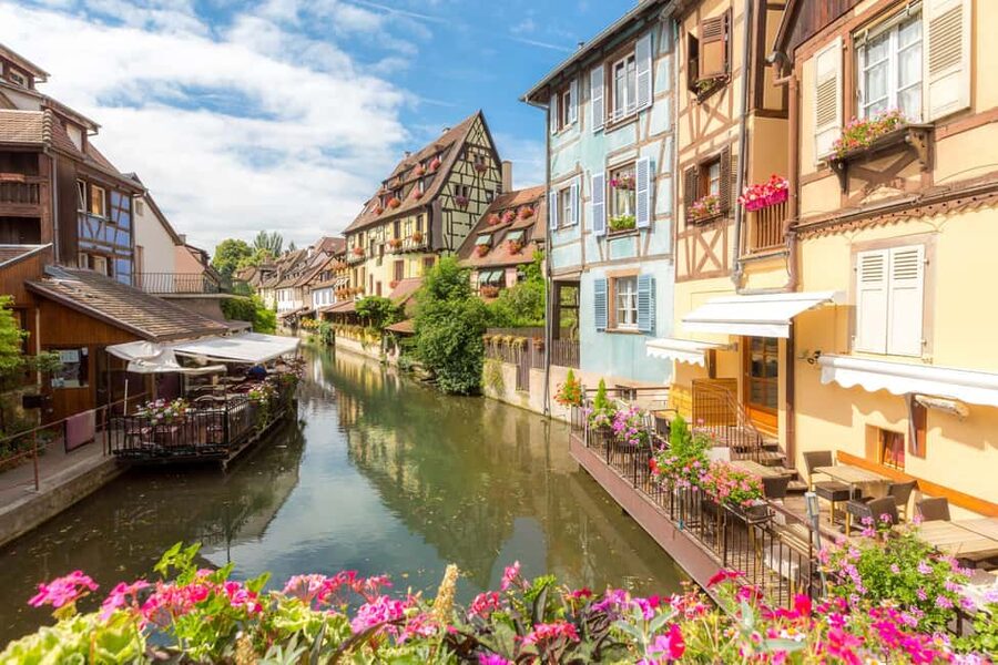 Colmar: Express Walk with a Local in 60 minutes - Colmar’s quaint streets and fairy-tale charm