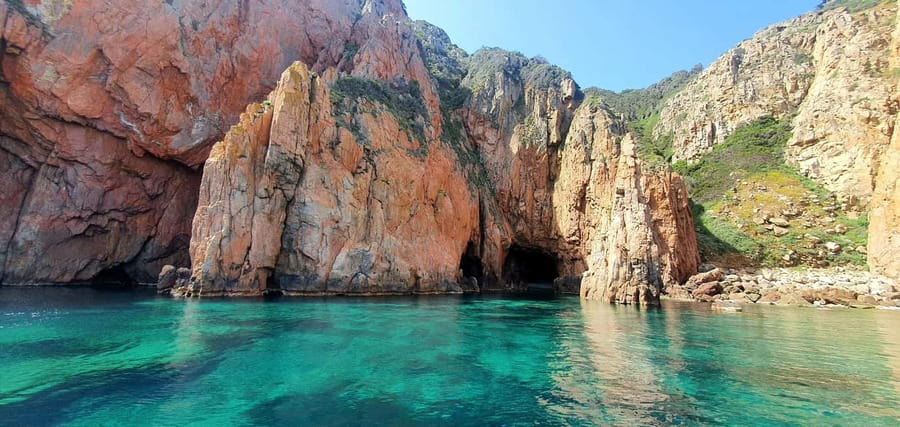 Croisière Calanques de Piana - Baignade bateau 12 places - Punta d’Omigna and the Genoese tower