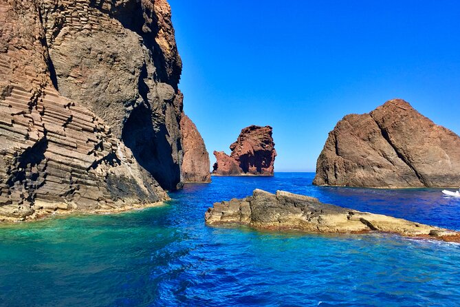 Cruise in a small group in Scandola Girolata Calanques de Piana - Girolata, a half-hour stop at an isolated village