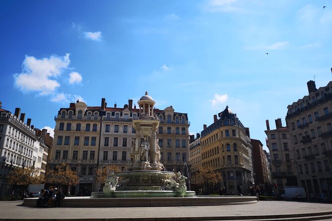 Cultural Food & Wine Tour, in the famous Halles Bocuse - Who should take the 9:00 am walk?
