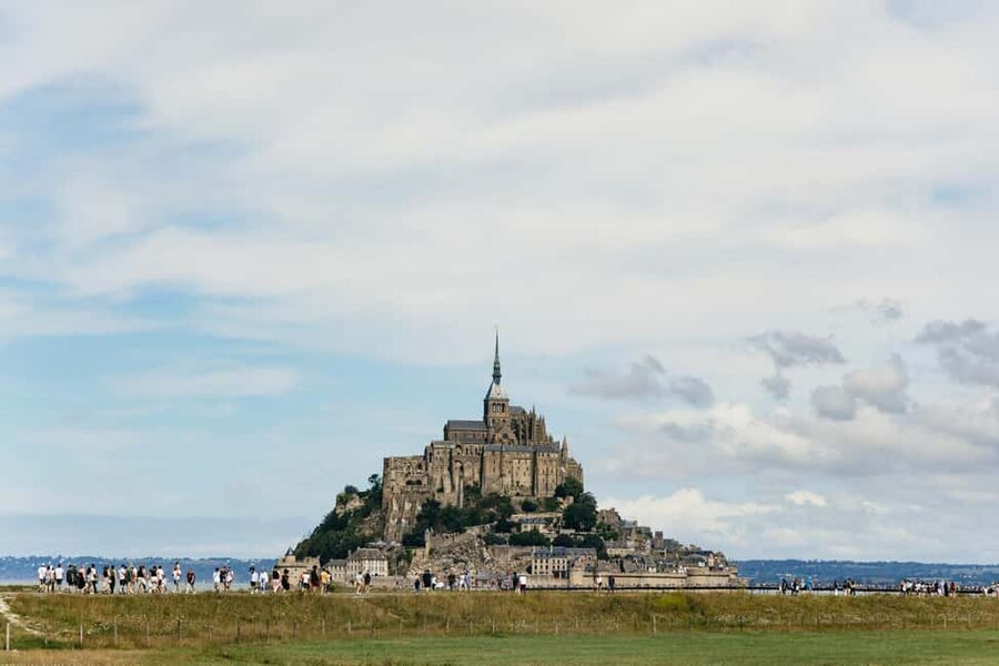 Day Trip to Mont-Saint-Michel from Paris - The best season and weather strategy