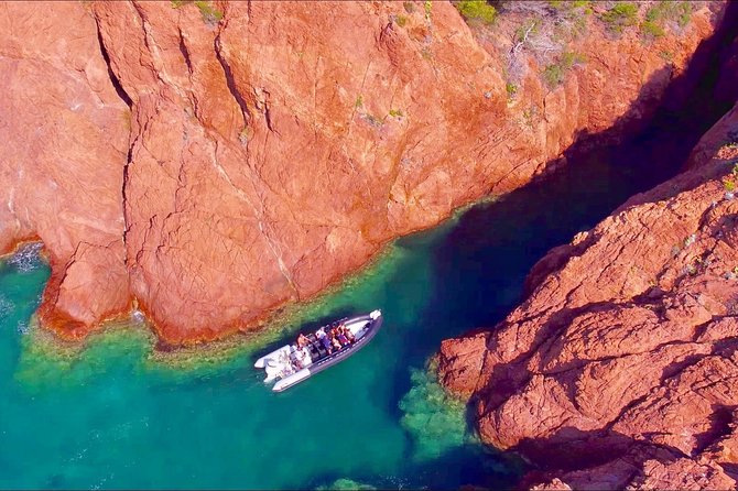 Departure from Fréjus: Estérel, Calanques and red rocks - Red rocks, caves, and wild coves