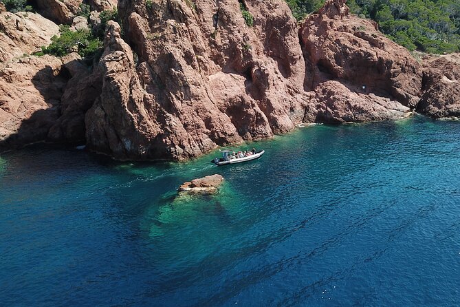Departure from Saint-Raphaël - The creeks of Estérel - Who should book this Estérel boat ride?