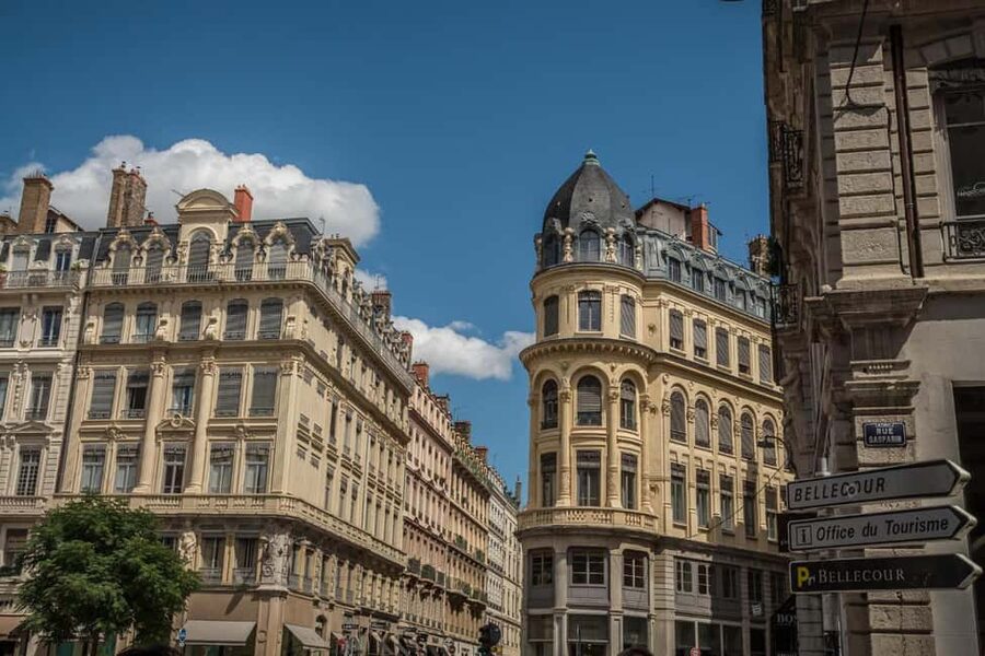 Dijon: Express Walk with a Local in 60 minutes - Starting with Dijon’s medieval center