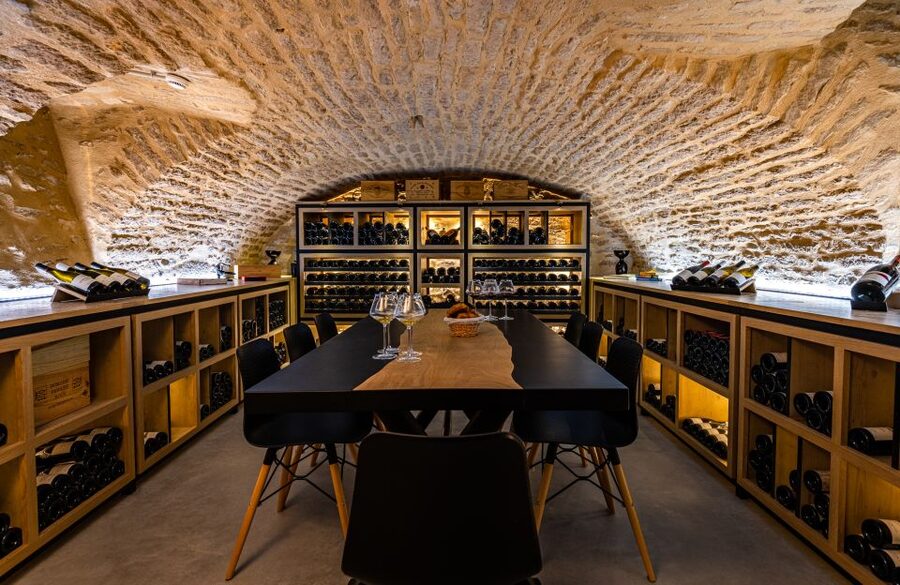 Dijon: La Cave du Palais Burgundy Wine Tasting Experience - Six wines from regional bottles to Grand Cru