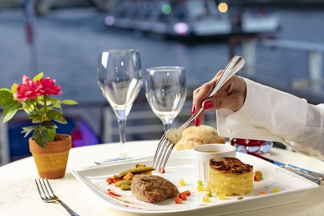 Dinner Cruise Prestige Check-out from the Eiffel Tower - Service and special celebrations
