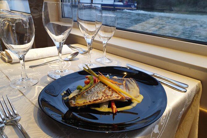 Dinner Cruise Prestige Check-out from the Eiffel Tower - Who will enjoy this cruise most