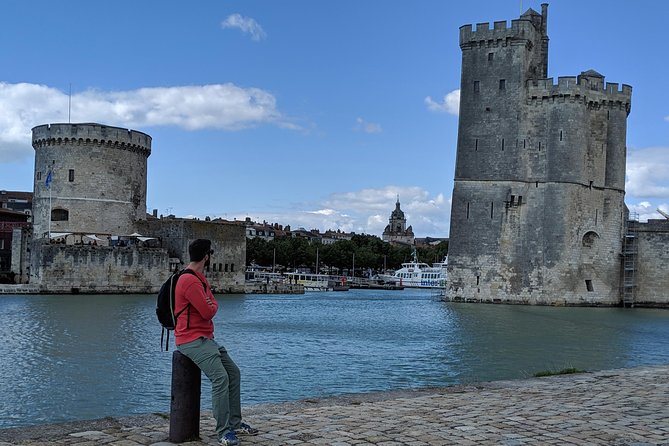 Discover La Rochelle: Discovery Walking Tour of La Rochelle - The Grosse-Horloge and the old city walls