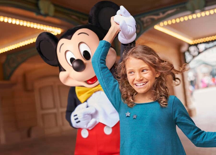Disneyland® Paris 1-Day Flexible Date Ticket - Choosing between one park and two