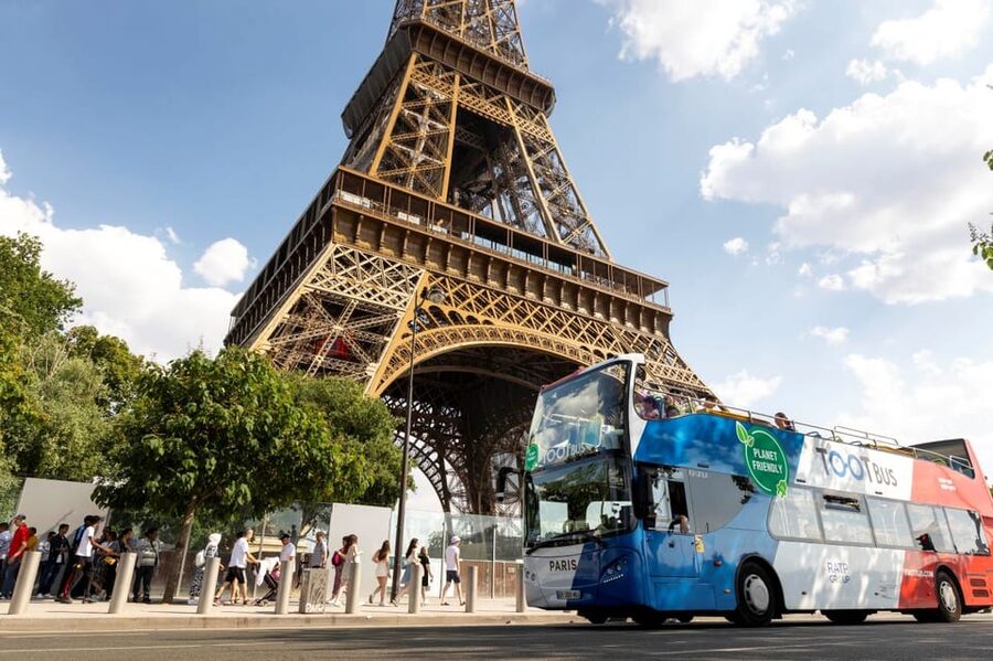 Disneyland Paris: Bus Sightseeing Tour in Paris - Using the bus for Notre-Dame, the Louvre, and more