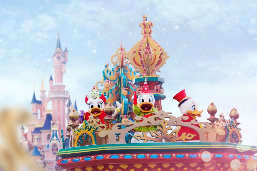 Disneyland® Paris Tickets for Train and Parks - Who Will Enjoy This Most?