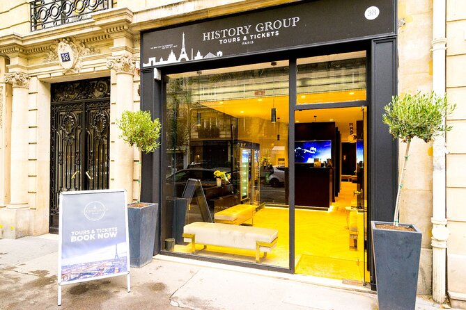 Eiffel Tower Dedicated Reserved Access Top or 2nd floor by lift - The best part: staying as long as you like