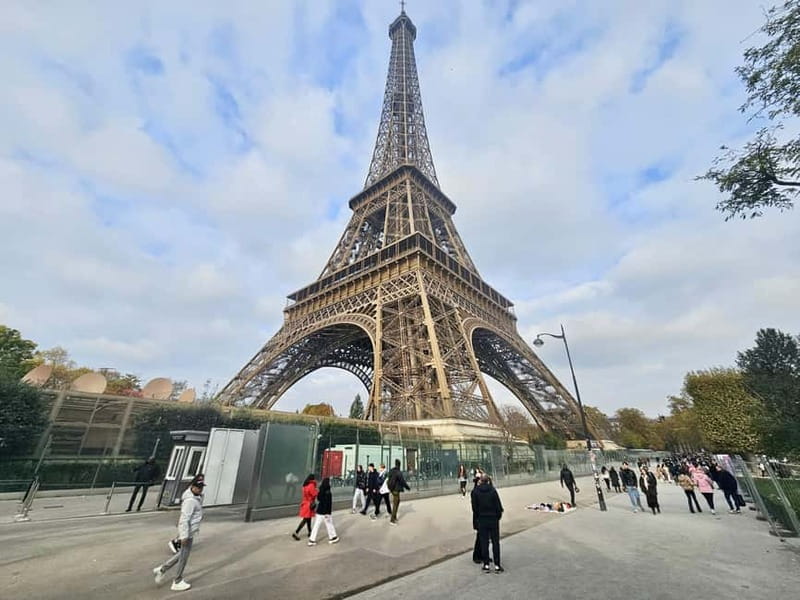 Eiffel Tower: Ticket to Summit or 2nd Floor by Elevator - Timing, comfort, and what to carry
