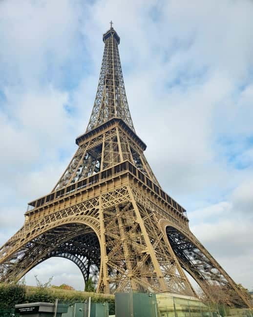 Eiffel Tower with Summit and 2nd Floor Access Guided Tour - The opening talk gives the iron tower some context