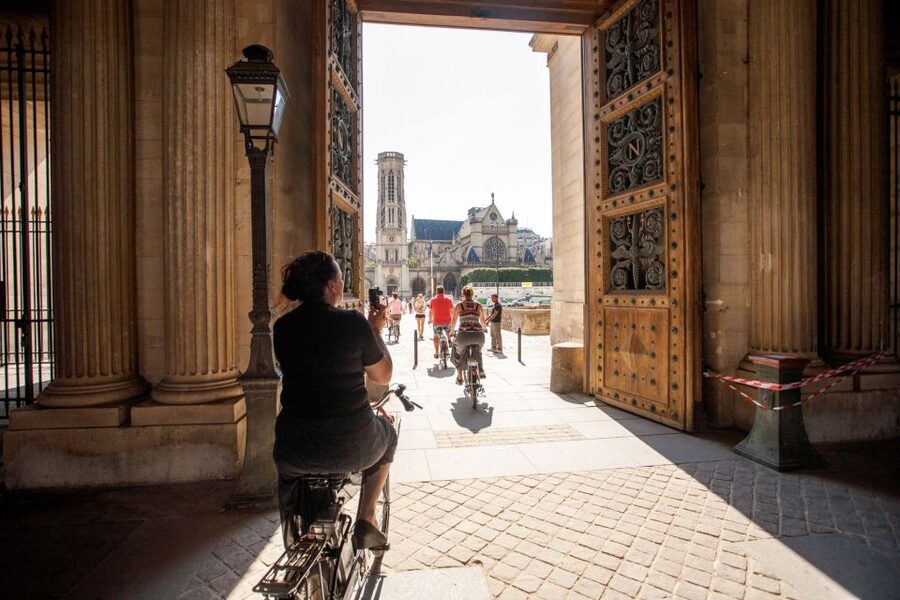 Electric Bike Tour of Paris’ Hidden Gems - The evening route changes the mood