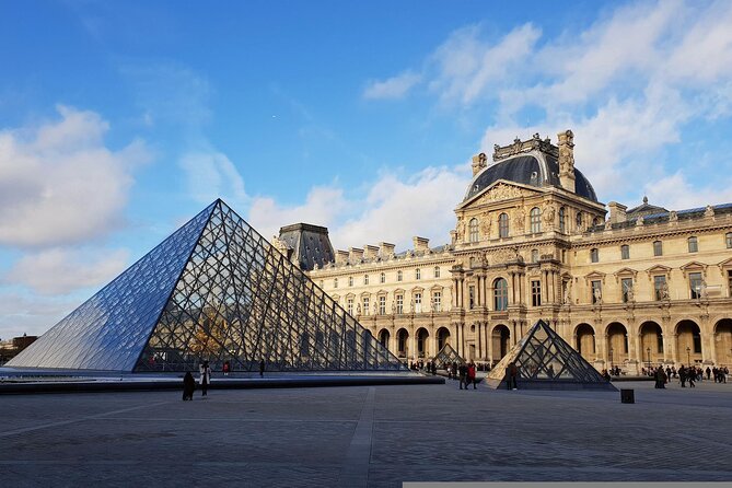Entry ticket for the Louvre Museum in Paris - The Mona Lisa and the first big crowds