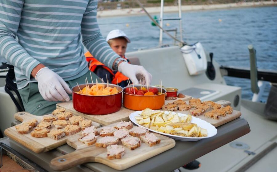 Evening aperitif cruise at the entrance of Morbihan's Gulf - The coastal setting between Quiberon Bay and Morbihan