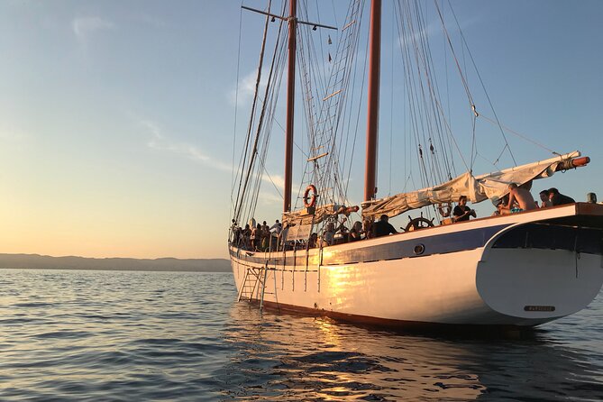 Evening cruise at sunset - At a glance