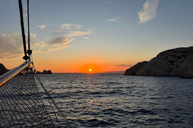 Evening cruise at sunset - The passage at La Baie des Singes