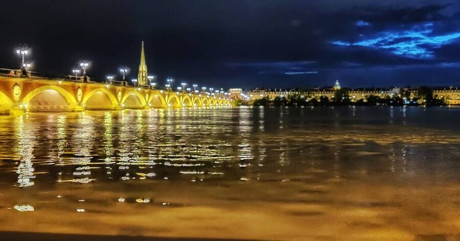 Exclusive! Bordeaux: Nighttime Highlights Walking Tour - Saïd’s guiding style and what you can expect