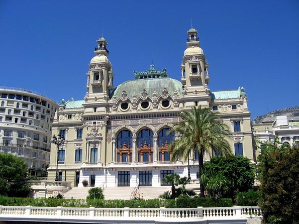 Excursion partagée Eze, Monaco & Monte Carlo from Nice - Villefranche-sur-Mer and the first coastal views