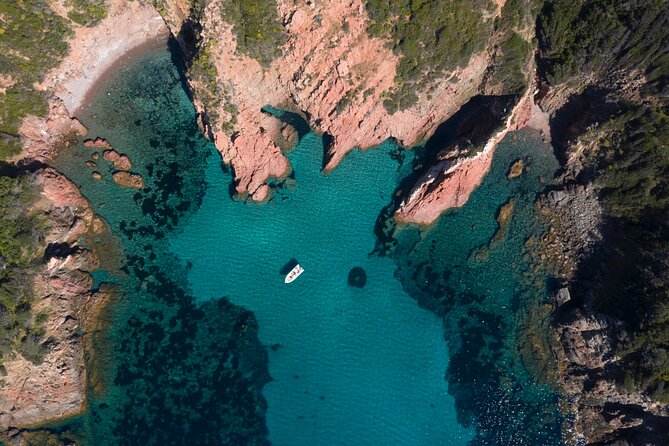 excursion Scandola- Girolata - Calanques de piana- Capo rosso - Girolata, a village without a road