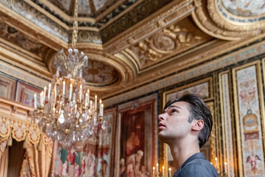 Fontainebleau & Vaux-le-Vicomte Châteaux Day Tour from Paris - Three gardens and an awkward lunch decision