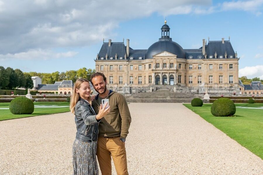 Fontainebleau & Vaux-le-Vicomte Châteaux Day Tour from Paris - Meeting at Pullman Paris Bercy