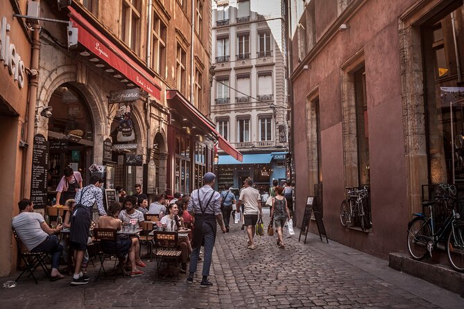 Food Tour in Lyon – A Full Taste of France by Do Eat Better - Praluline in a historic bakery